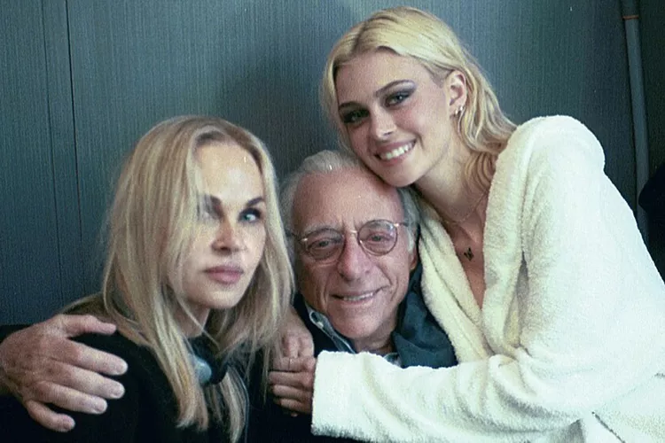 Claudia Heffner Peltz with her husband and daughter