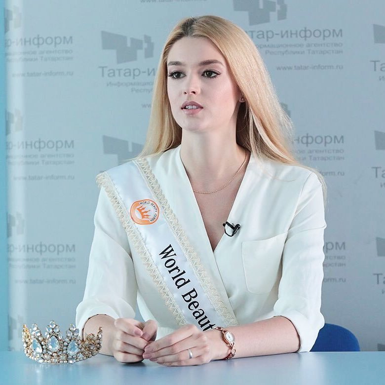 Alisa Manyonok as the World Beauty Queen 2018