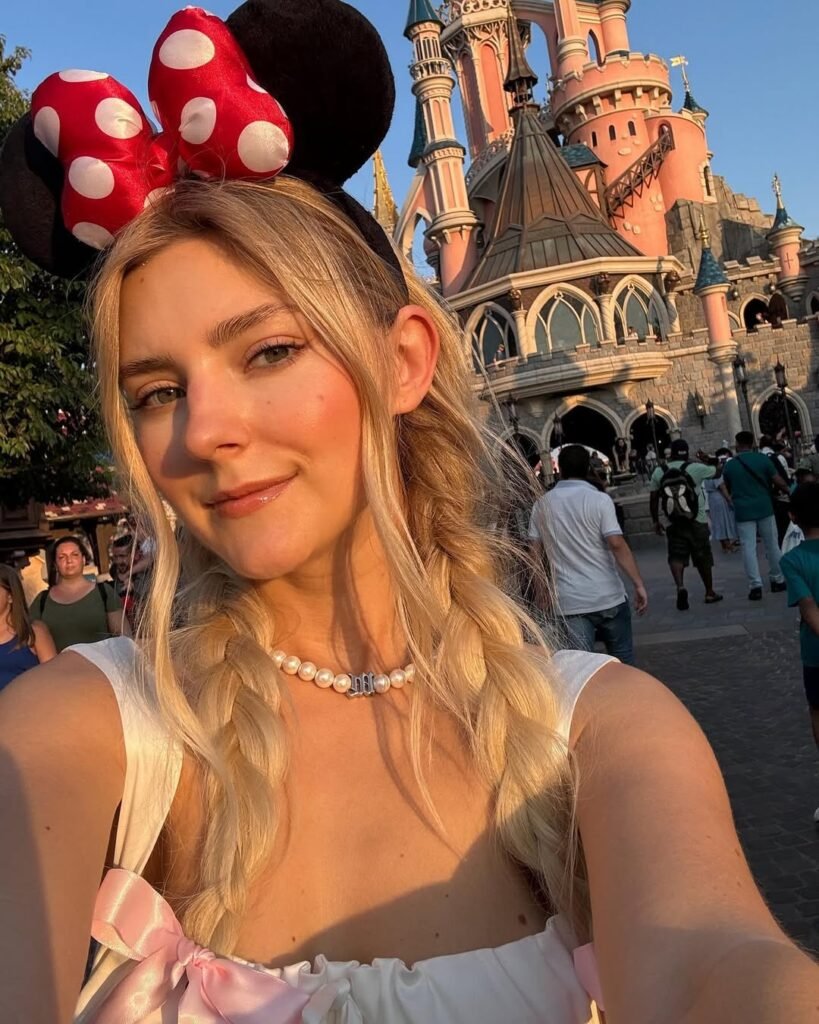 Eva Elfie on a vacation of DisneyWorld